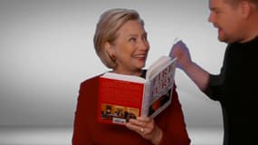 Clinton se paie Trump en lisant "Fire and Fury" aux Grammys