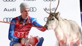Clément Noël sur le podium à Lévi, le 17 novembre 2024.