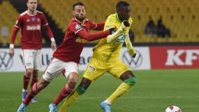 Haris Belkebla et Randal Kolo Muani au duel lors du match de Coupe de France Nantes-Brest