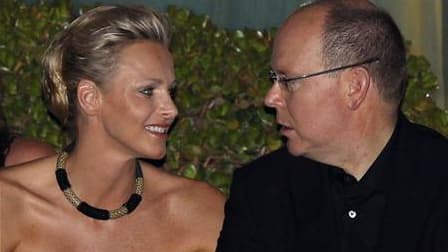 Les téléspectateurs qui ne veulent rien rater des noces du prince Albert de Monaco et de Charlene Wittstock, pourront samedi enfiler leurs lunettes 3D pour suivre en trois dimensions la cérémonie du mariage princier, qui sera diffusée en relief sur les té