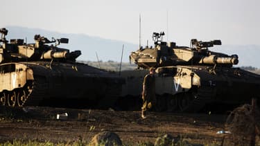 Des soldats israéliens près de la frontière syrienne, dimanche 5 mai.