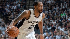 Avec 37 points inscrits face aux Memphis Grizzlies, Kawhi Leonard a permis aux Spurs de San Antonio de valider leur deuxième succès en deux matches au premier tour des playoffs NBA.