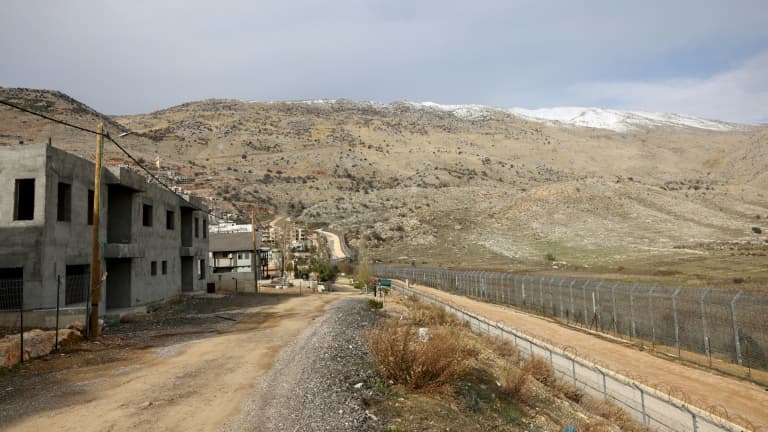 Barrière séparant la Syrie du village de Majdal Shams, dans le Golan syrien annexé par Israël, le 28 décembre 2021
