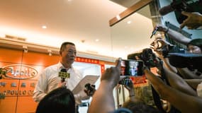 Hsu Ching-kuang, directeur de la société taïwanaise Gold Apollo, s'adresse aux médias devant les bureaux de la société à New Taipei City, le 18 septembre 2024.