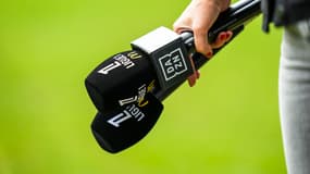 Des micros de DAZN pendant un match de Ligue 1 pendant la saison 2024-2025