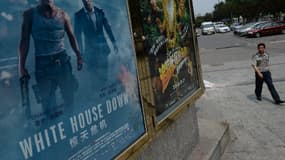 Affiches de films hollywoodiens devant un cinéma de Pékin, en Chine, le 31 juillet 2013 (photo d'illustration).