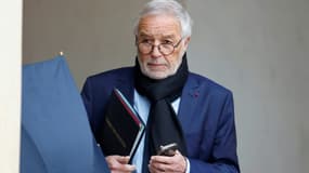 Le ministre ministre de l'Aménagement du territoire, François Rebsamen, sort de l'Elysée, le 15 janvier 2025 à Paris