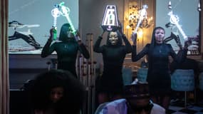 Des hôtesses dans un club de Lagos