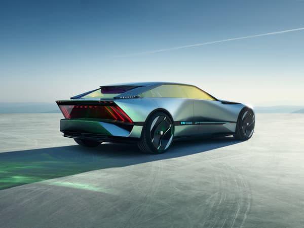 Ce concept préfigure les lignes des futurs modèles de Peugeot.