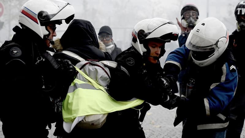 L'IGPN est accusée de faire traîner les procédures concernant les violences policières.