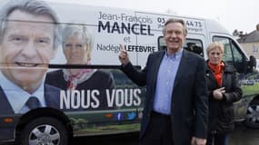 Jean-François Mancel, candidat de l'UMP, en campagne à Noailles, le 14 mars 2013.