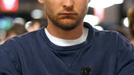 Tobey Maguire a remporté en 2004 son premier gros tournoi, le Phil Hellmuth's Poker Invitational Tobey Maguire a remporté en 2004 son premier gros tournoi, le Phil Hellmuth's Poker Invitational