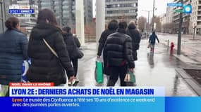 Lyon: derniers achats de Noël en magasin avant le réveillon