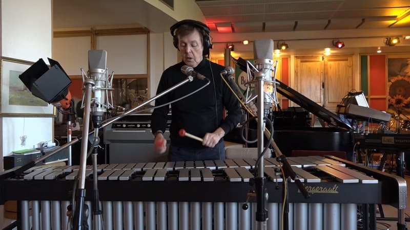 Paul McCartney dans son studio