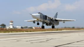 Un avion russe Sukhoi Su-24, du même modèle que celui abattu par la Turquie.