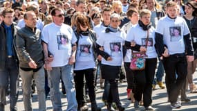 Les proches de Chloé ont défilé en tête du cortège samedi dans les rues de Calais.