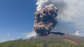 L'immense colonne de cendres qui s'est échappée du mont Etna en Sicile (Italie) le 2 juin 2025.