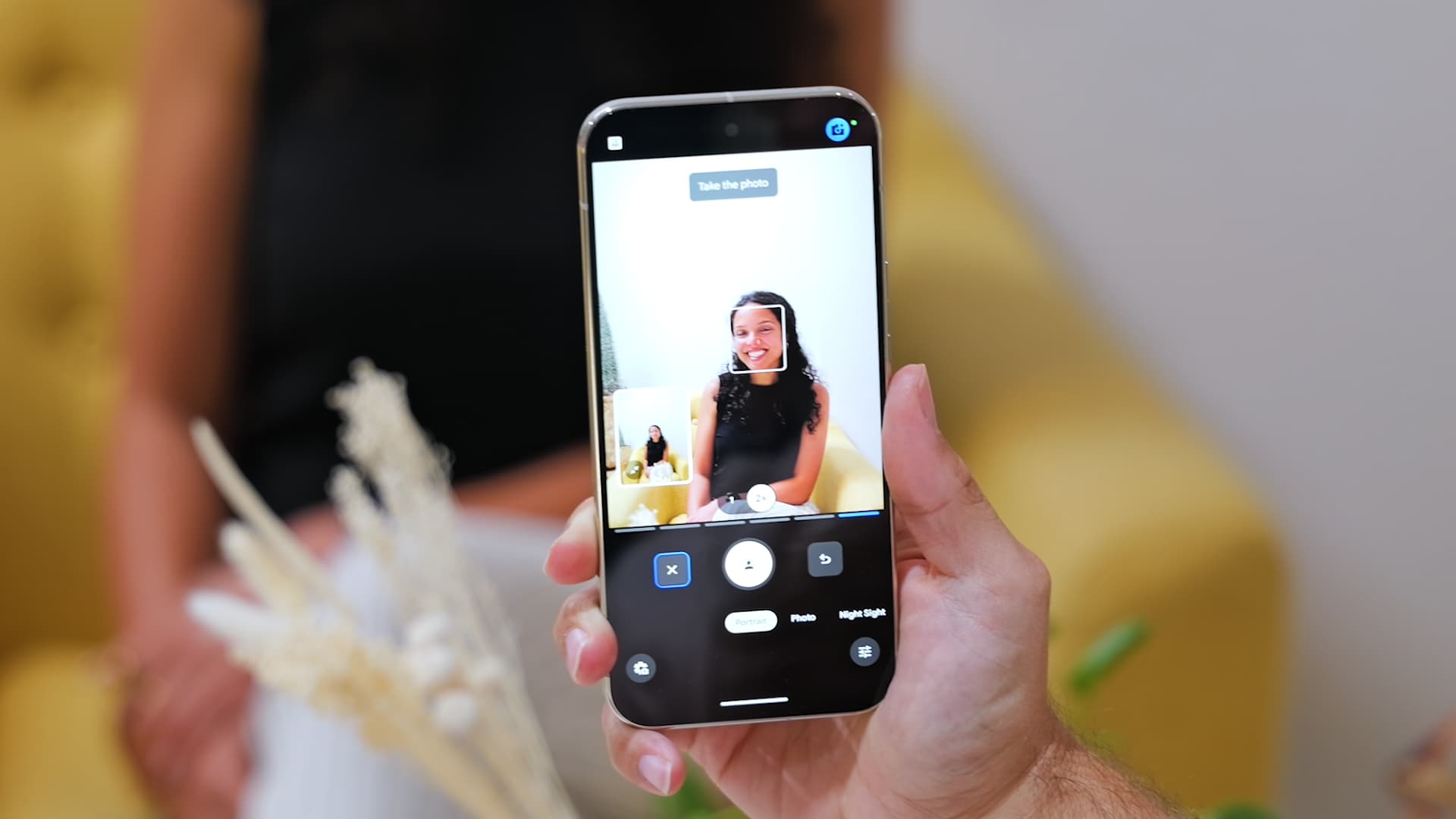 Le coach photo aide l'utilisateur à prendre de meilleures photos avec des suggestions. 