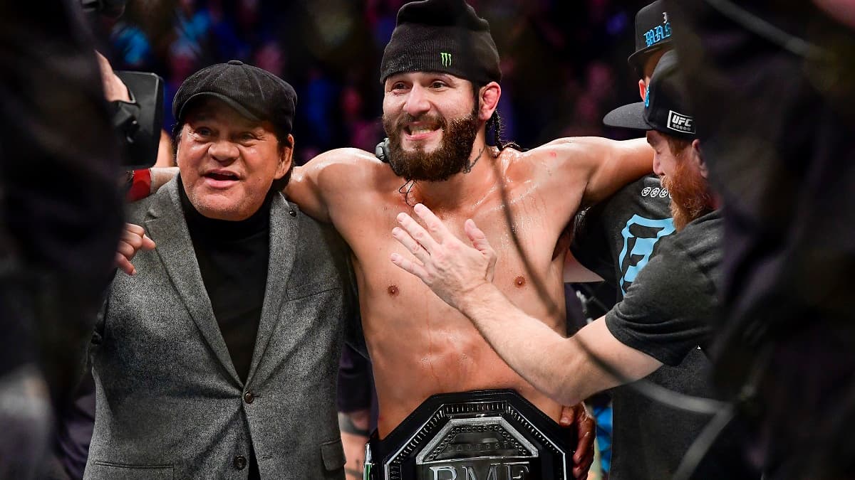 Jorge Masvidal avec sa ceinture "BMF" et la légende de la boxe Roberto Duran (à gauche)