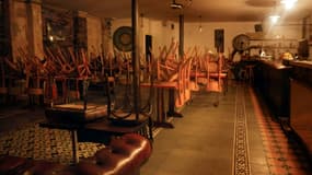 Intérieur d'un bar fermé (photo d'illustration)