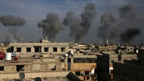 Les frappes du régime syrien se multiplient dans la Ghouta orientale, fief rebelle de la province de Damas, comme ici le 13 décembre 2015.