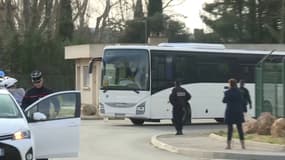 Coronavirus: une trentaine de nouveaux rapatriés de Wuhan sont arrivés à Aix-en-Provence, où ils vont être placés en quarantaine