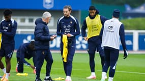 Adrien Rabiot et Didier Deschamps à l'entraînement, le 2 juin 2024