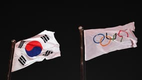 Les drapeaux de la Corée du Sud et des Jeux olympiques, le 9 février 2018 à Pyeongchang