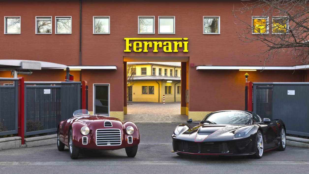 La 125S à côté de la LaFerrari Aperta: 845 chevaux les séparent.