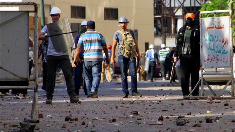 A Alexandrie, deuxième ville d'Egypte. Deux personnes, dont un Américain, ont trouvé la mort vendredi dans une violente manifestation dont les participants ont envahi une permanence des Frères musulmans, à l'avant-veille de la grande mobilisation annoncée
