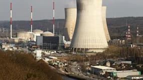 Centrale nucléaire à Tihange, en Belgique. Une vaste majorité d'Etats membres de l'Union européenne se sont déclarés lundi favorables à l'instauration de normes communes de sécurité nucléaire en Europe après l'incident de Fukushima au Japon. /Photo prise