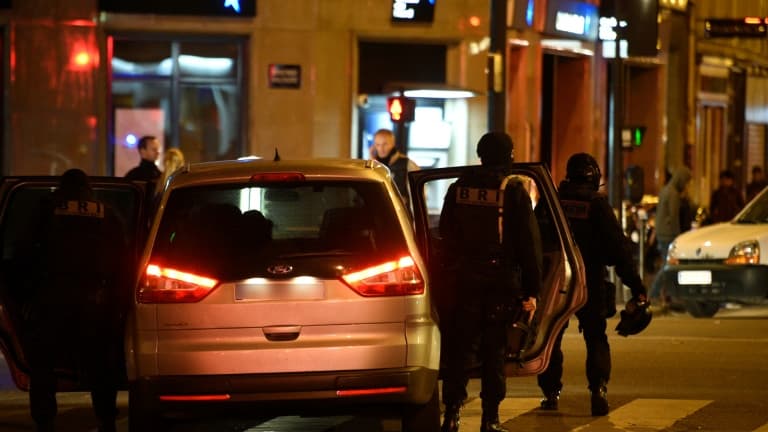 Des membres de la BRI arrivent aux abords du Bataclan dans la nuit du 13 au 14 novembre 2015