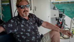 John McAfee lors d'une interview avec l'AFP sur son yacht ancré à la Marina Hemingway, le 4 juillet 2019 à La Havane