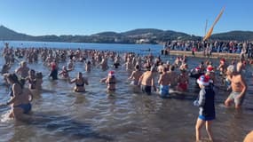 Le dernier grand bain de l'année à Saint-Raphaël (Var) le dimanche 29 décembre 2024.