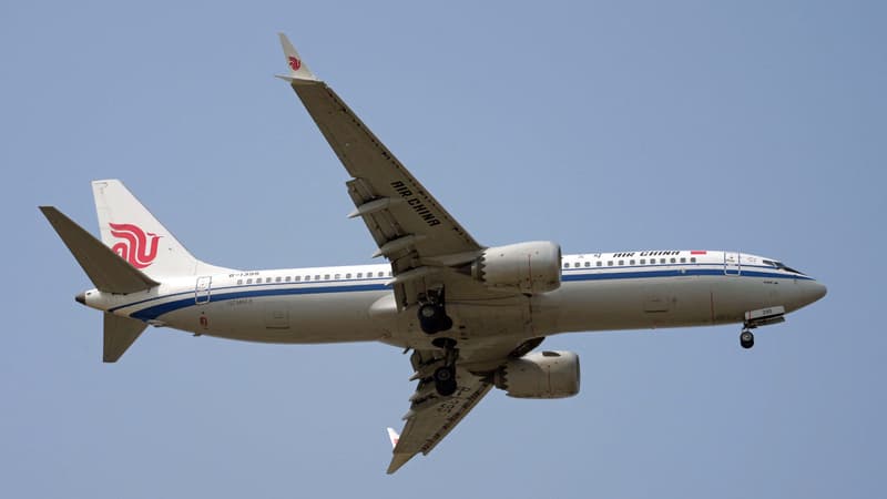 Un Boeing 737 MAX d’Air China arrive à l’aéroport international de Pékin, en Chine, le 16 avril 2025 (photo d'illustration).