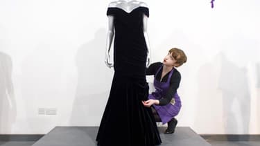 La robe portée par Lady Diana, prise en photo à l'occasion d'une précédente vente en 2013