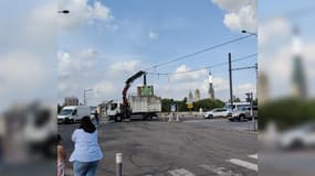 Un camion a arraché un caténaire sur le quai Jean-Moulin, au bout du pont Jeanne d'Arc à Rouen, ce jeudi 1er août 2024.