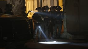 Des soldats israéliens à Qalandiya, en territoires palestiniens, le 10 mai 2021 (PHOTO D'ILLUSTRATION).