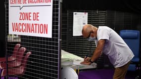 Un centre de vaccination à Garlan, dans le Finistère. (PHOTO D'ILLUSTRATION)