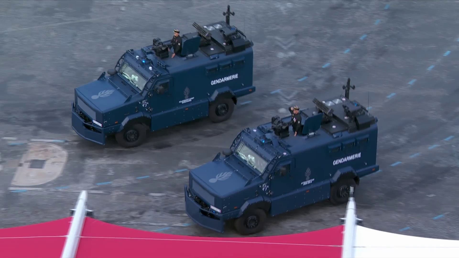 INFO BFMTV. 24 VÉHICULES BLINDÉS CENTAURE DÉPLOYÉS POUR LE 18 SEPTEMBRE, DU JAMAIS-VU DEPUIS LES GILETS JAUNES