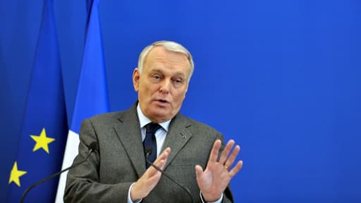 Jean-Marc Ayrault à Angers le 12 février lors d'un déplacement sur la vieillesse en France.