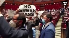Italie: en plein débat sur le pass sanitaire, des membres du parti populiste "Fratelli d'Italia" envahissent la Chambre des députés