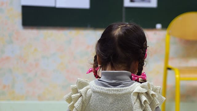 Un enfant dans une école (image d'illustration)