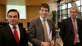 Carlos Ghosn, PDG de Renault-Nissan, avec Arnaud Montebourg, ministre du Redressement productif, et Philippe Varin, directeur de PSA (de gauche à droite), à Bercy en 2012.