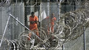 Des prisonniers à Guantanamo, en janvier 2002