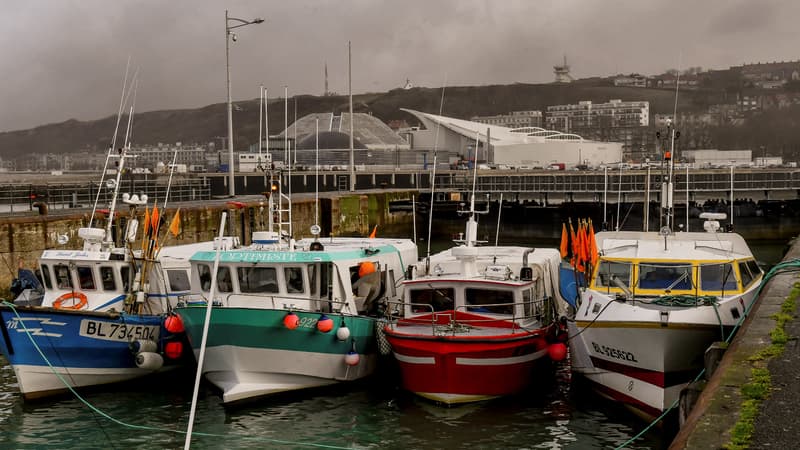 Des pêcheurs à Boulogne-sur-Mer.