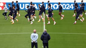 Les Bleus s'entraînaient ce mercredi 12 juin sous les yeux du staff, mais jeudi, ils seront 4.000 à venir les encourager à Paderborn.