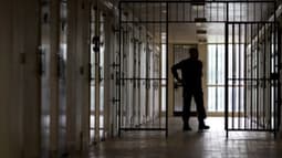 Cinq hommes, en détention au Bois d'Arcy au moment des faits, ont été condamnés à des peines allant de un à trois ans de prison ferme, deux d'entre eux pour corruption du surveillant et tous pour avoir participé au trafic. (PHOTO D'ILLUSTRATION) 