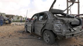 L'explosion d'une voiture a tué au moins 7 militaires à Benghazi le 17 mars 2014.
