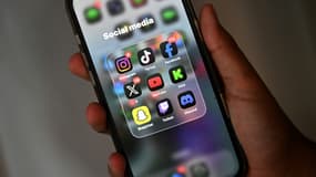 Le gouvernement veut interdire les réseaux sociaux aux moins de 15 ans dès la rentrée 2026